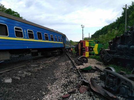 В Хмельницкой области столкнулись товарный и пассажирский поезда, шесть людей пострадали. Фоторепортаж