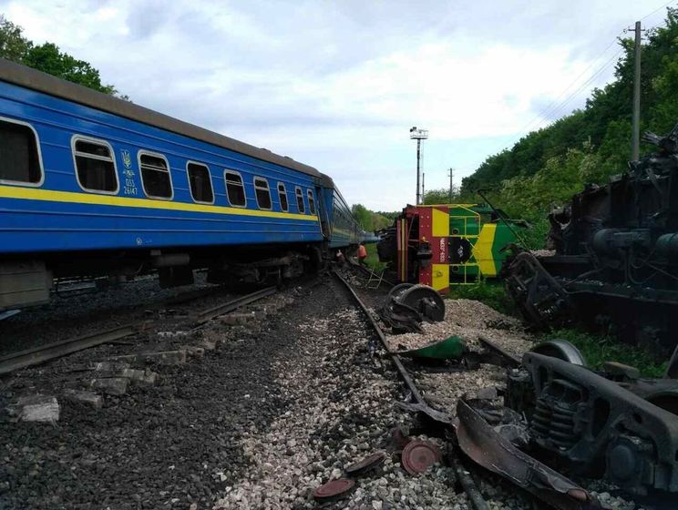 Под Каменцем-Подольским столкнулись грузовой и пассажирский поезда. Видео с коптера