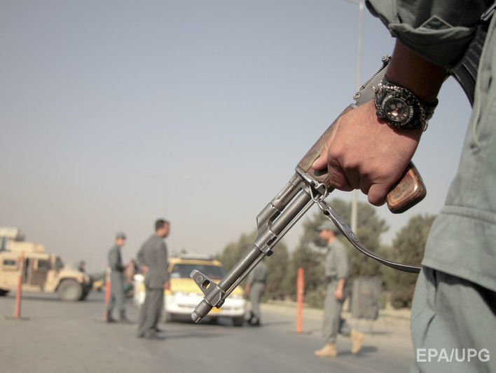 В Афганистане полицейский расстрелял шестерых коллег и отдал их оружие талибам