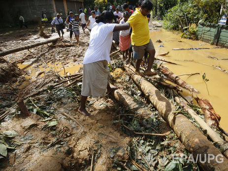 В Шри-Ланке жертвами наводнения стали 164 человека. Фоторепортаж