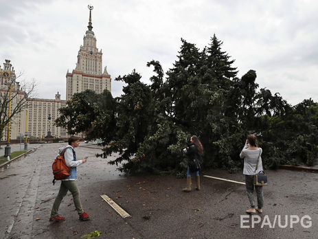 На Москву обрушился самый смертоносный ураган за 100 с лишним лет. Фоторепортаж