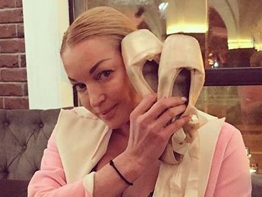 Напівоголена Волочкова сфотографувалася в купе поїзда