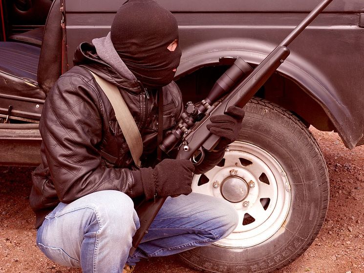 На предприятии в Винницкой области 20 мужчин в балаклавах устроили стрельбу, один человек ранен