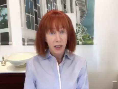 CNN расторгла контракт с телеведущей из-за фото с 