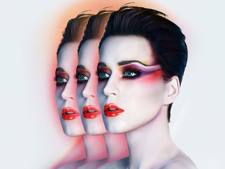 Перрі знялася з величезним оком у руках