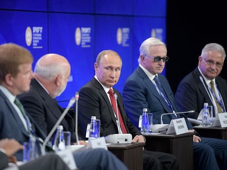 Путин призвал американских бизнесменов помочь наладить политический диалог между Россией и США