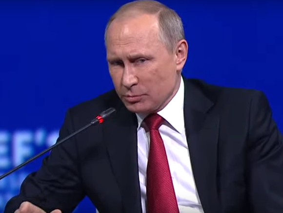 Путин поприветствовал участников форума в Петербурге командой "Вольно". Видео