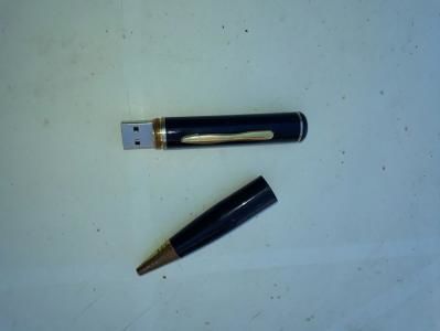 На админгранице с Крымом у украинца изъяли шпионское устройство, замаскированное под авторучку – Госпогранслужба