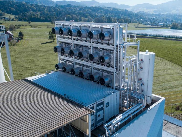 У Швейцарії запустили завод із вилучення вуглекислого газу з атмосфери