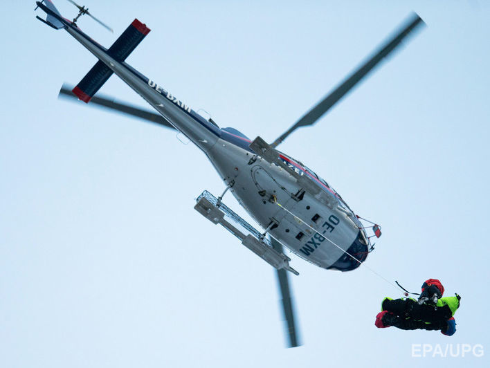 ﻿В австрійських Альпах двоє людей загинуло під час рятувальної операції через трос, що розірвався