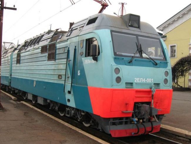 ﻿У Вінницькій області горіла кабіна локомотива дизельного поїзда зі 130 пасажирами – ДСНС