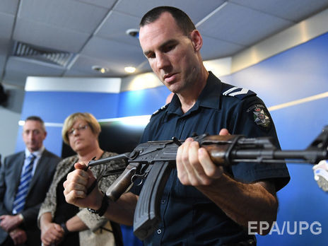 В Австралии неизвестный взял в заложники женщину и застрелил мужчину