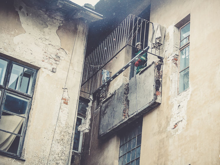 ﻿У Тернопільській області в житловому будинку обвалився балкон, є постраждалі