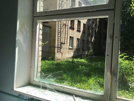 ﻿Уночі бойовики обстріляли Красногорівку, пошкоджено два будинки – поліція