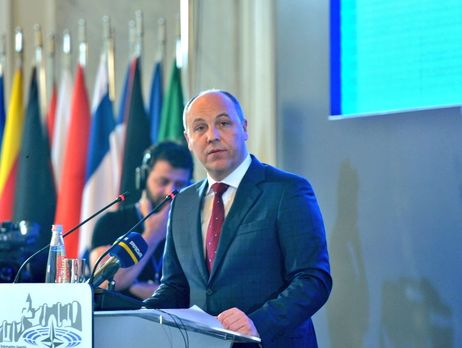 Парубий: Более 10 тыс. человек получают зарплату за распространение фейков