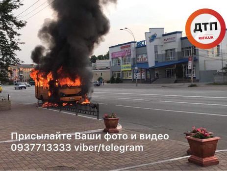 В Броварах на ходу загорелась маршрутка с пассажирами