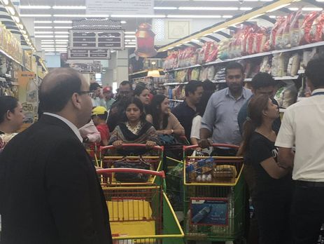 Жители Катара скупают еду, опасаясь дефицита продовольствия после разрыва дипотношений с рядом стран