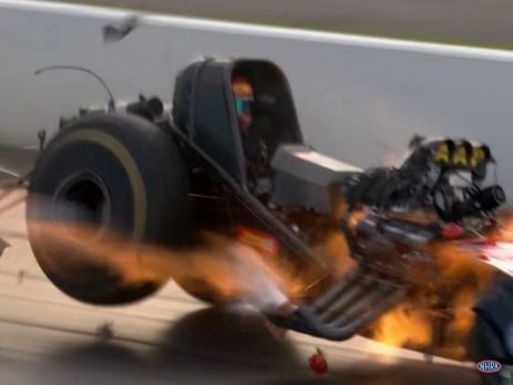 В США во время соревнований по драг-рейсингу взорвался автомобиль. Видео