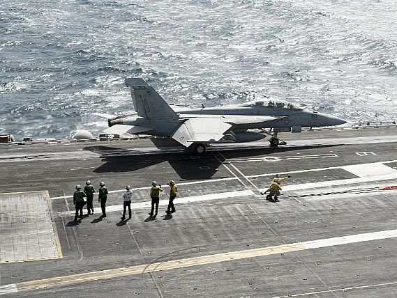 ﻿ВМС США завдали удару по позиціях ІДІЛ
