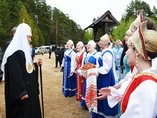 В Кирове водителям пришлось стоять в пробке из-за кортежа патриарха Кирилла, который спешил на вертолет. Видео