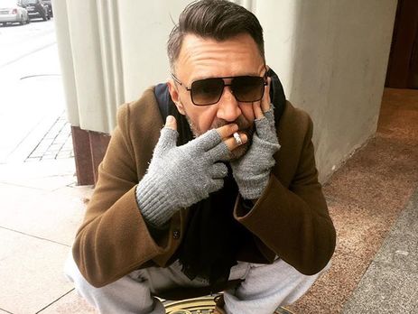 Шнуров открывает выставку картин в Москве