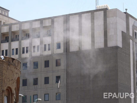 Заблокированный в здании парламента террорист подорвал себя – СМИ