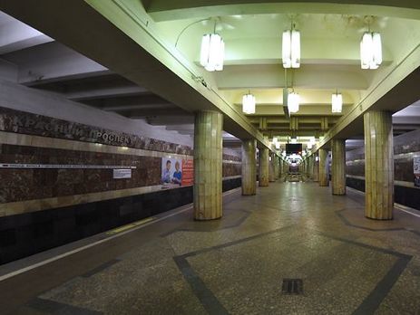 Пассажиры новосибирского метро помогали вытолкнуть поломавшийся состав в депо – соцсети