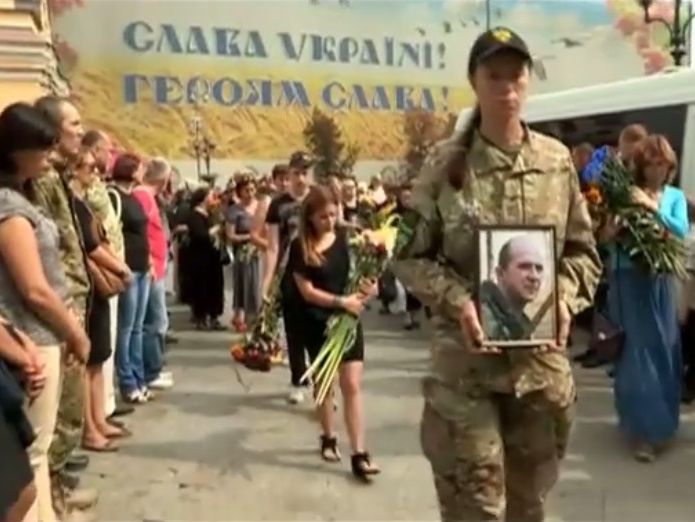 Журналист Бобровников опубликовал не вышедшую в эфир ICTV программу, посвященную гибели волонтера Галущенко. Видео
