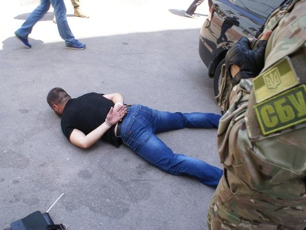 В Запорожье задержаны экс-беркутовцы и действующие полицейские, грабившие зажиточных горожан &ndash; СБУ