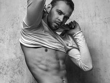 Полуобнаженный Макс Барских снялся для журнала Elle. Фоторепортаж