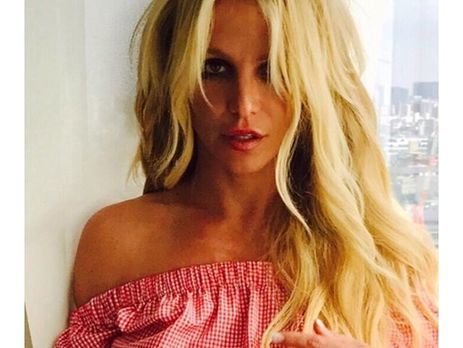 Спирс с молодым бойфрендом отправились в Японию