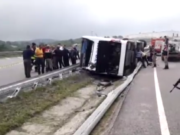 ﻿У Туреччині перекинувся автобус із військовими: постраждало 47 осіб