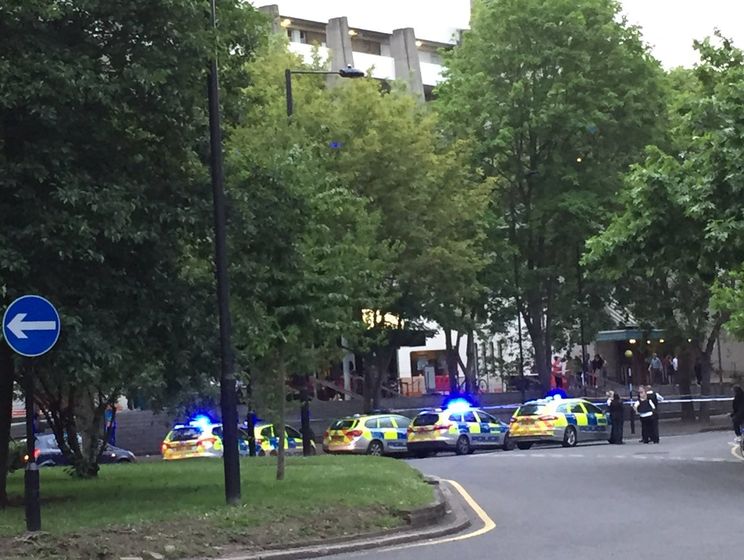 ﻿У центрі Лондона невідомі на мопедах напали на 20-річного чоловіка