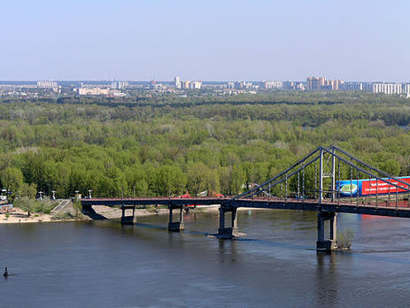 В Киеве ограничили въезд транспорта на Труханов остров