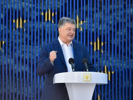 Порошенко заявил, что вступление в силу безвиза накануне Дня России является символичным