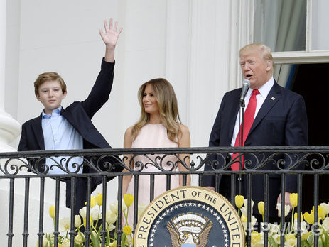 ﻿Меланія Трамп із сином офіційно переїхали до Білого дому
