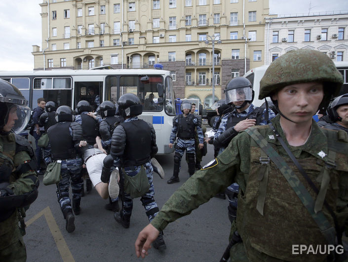 В Москве и Питере на акциях против коррупции задержали более 700 человек