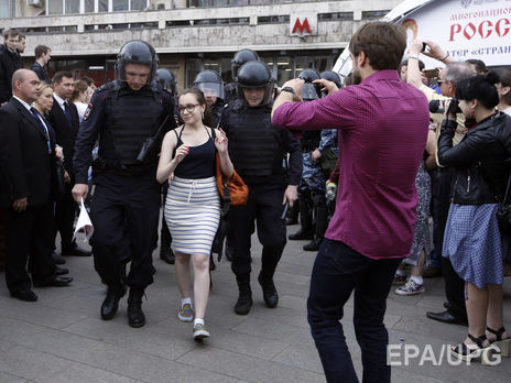 ﻿У Москві та Петербурзі на акціях проти корупції вже затримано 900 осіб
