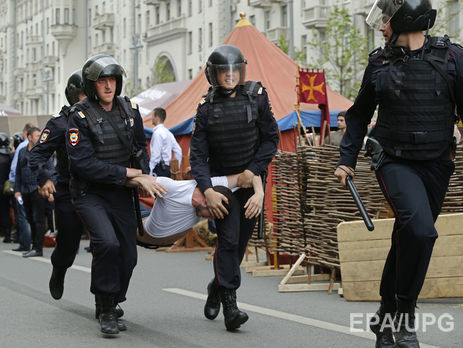 Политолог Соловей: Градус в России повышается, полиция все заметнее опасается прямых столкновений