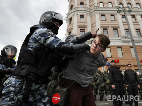 Шендерович о Дне России: Сначала намечались торжества. Потом – аресты. Потом решили совместить