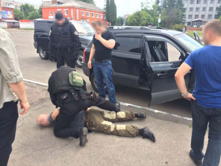 В Чернигове задержали военного, который торговал гранатами и патронами &ndash; прокуратура