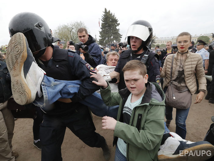 МВД РФ сообщило о 650 задержанных на акциях в Москве и Санкт-Петербурге