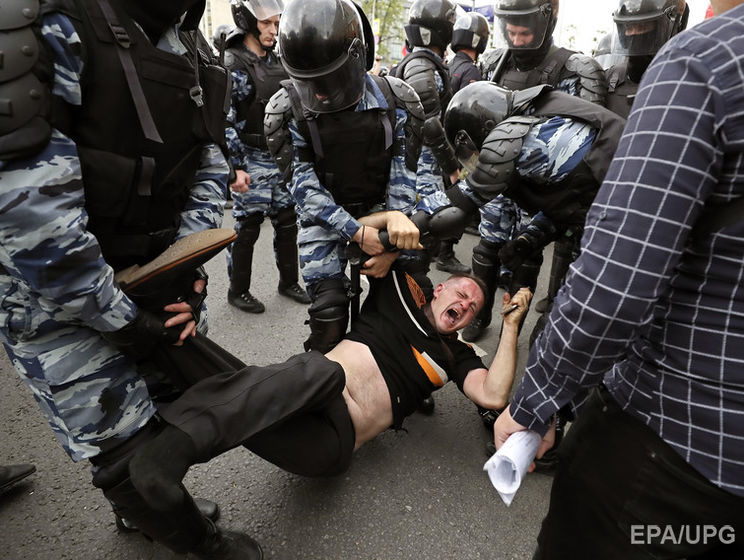 ﻿У Москві та Санкт-Петербурзі під час протестів затримали понад 1400 осіб