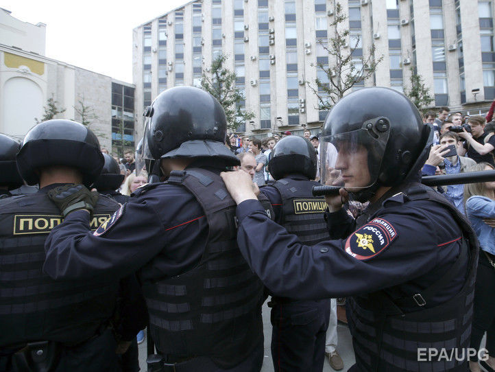 ﻿Слідком РФ відкрив кримінальну справу проти учасника мітингу в Москві за розпилення газу в очі співробітнику ОМОН