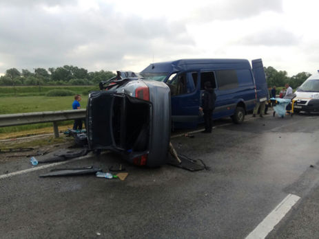Во Львовской области в результате ДТП погибло три человека, более 10 пострадали