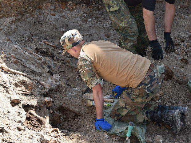 ﻿Біля монастиря в Луцьку знайшли масове поховання жертв НКВС