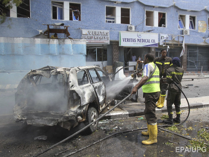﻿Бойовики "Аш-Шабаб" напали на готель у Сомалі – 17 загиблих