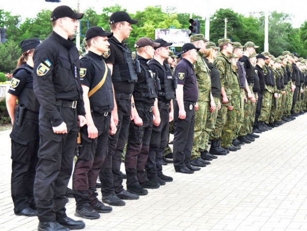 ﻿Поліція в Донецькій області переходить на посилений режим роботи