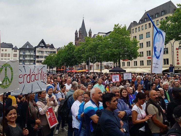 В немецком Кельне мусульмане вышли на акцию протеста против террора