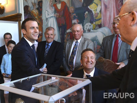 Партия Макрона и ее союзники получают абсолютное большинство в парламенте Франции – экзит-полл